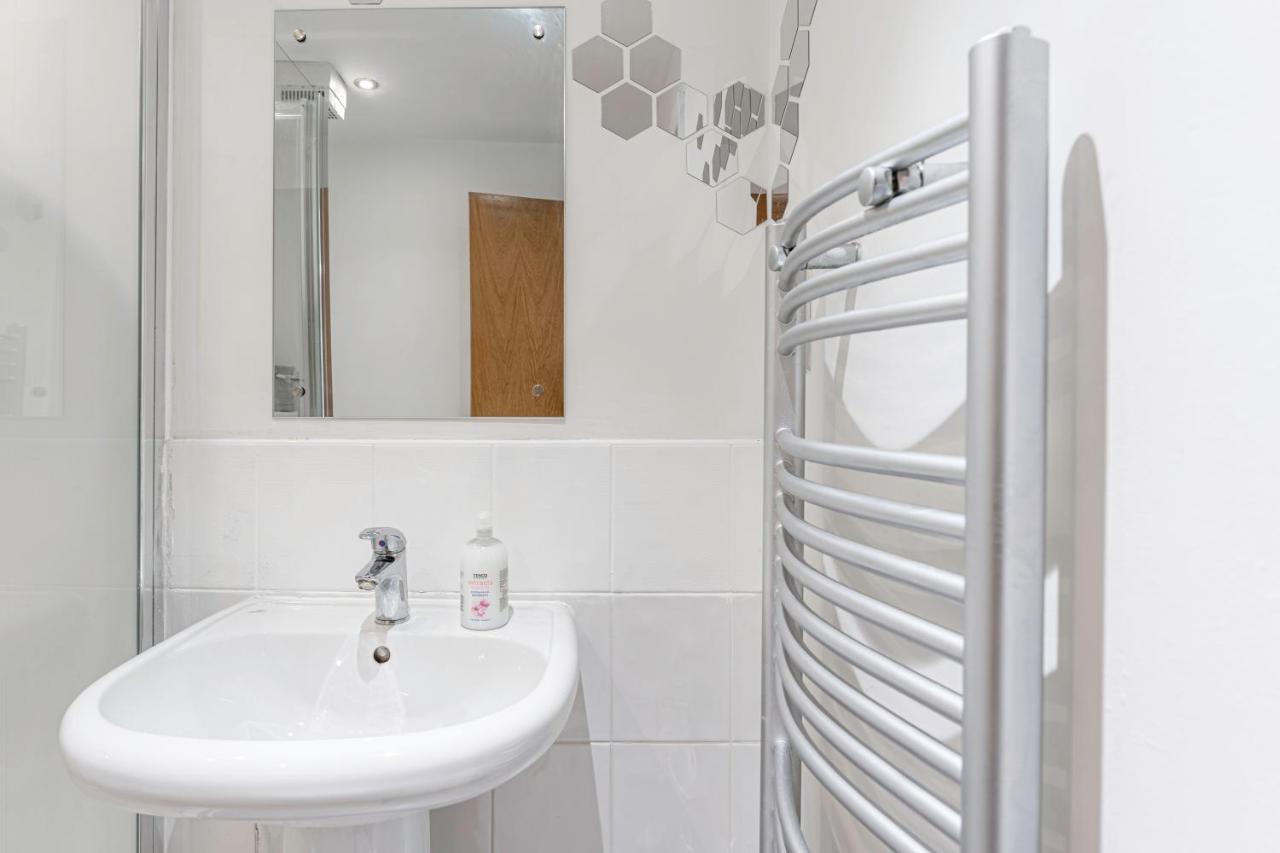 Jkg Property Solutions Presents Cosy City Apartment Κόβεντρι Εξωτερικό φωτογραφία